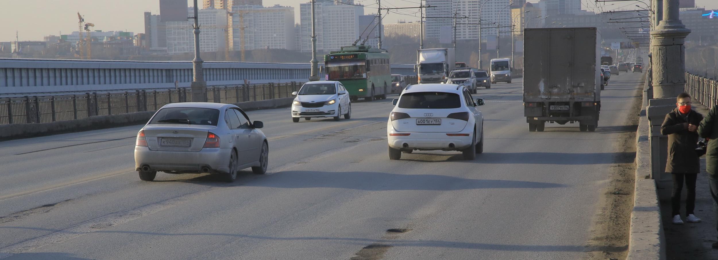 Движение на Октябрьском мосту в Новосибирске остановят в День города