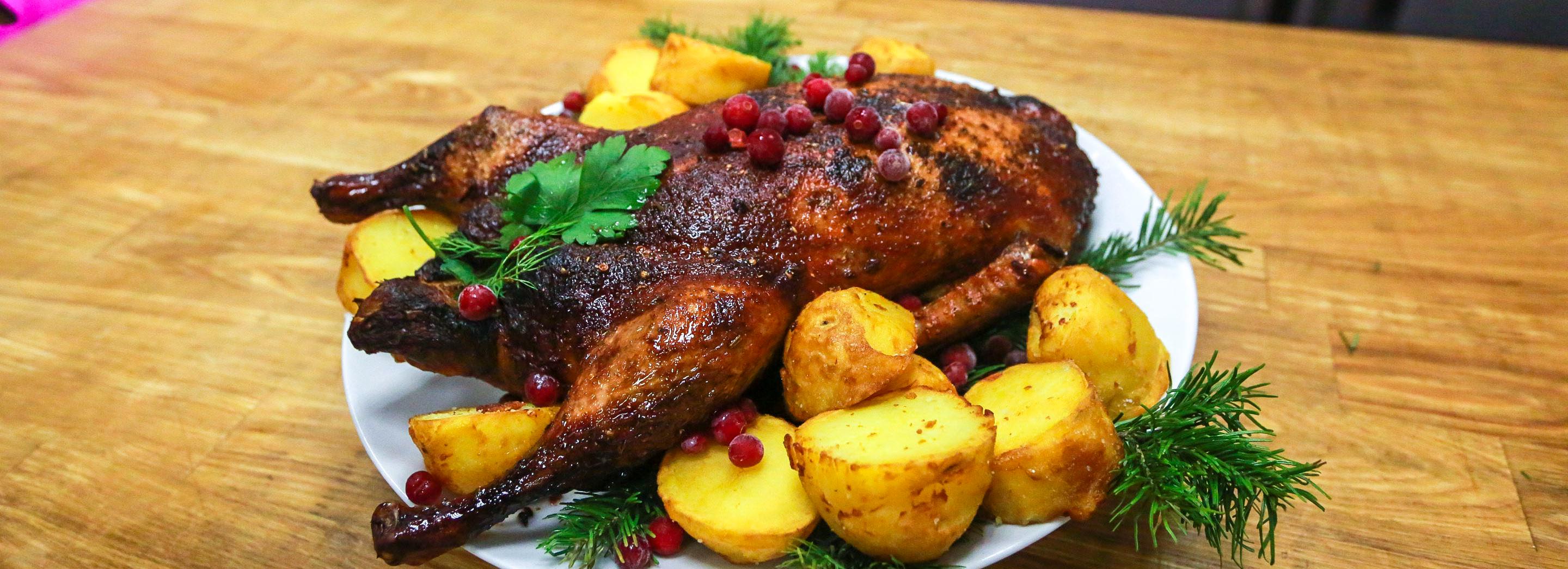 Как вкусно запечь утку к новогоднему столу — мастер-класс