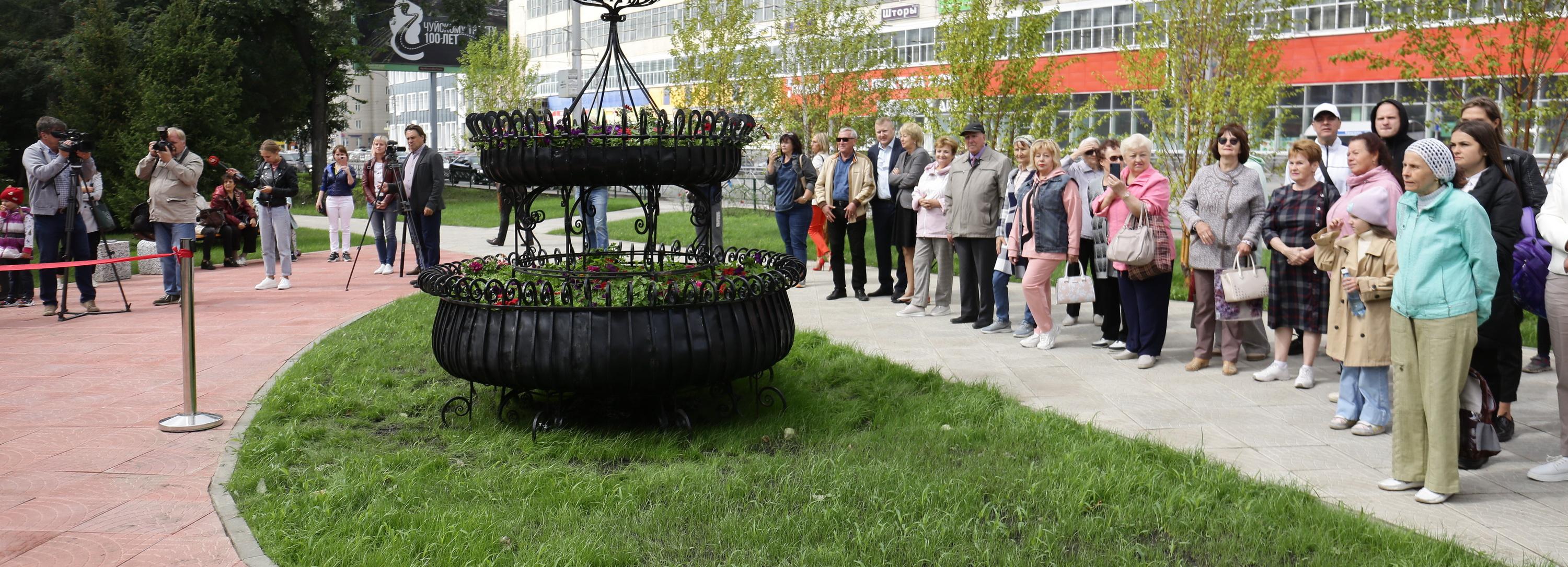 Новый сквер разбили на месте незаконного кафе в Новосибирске