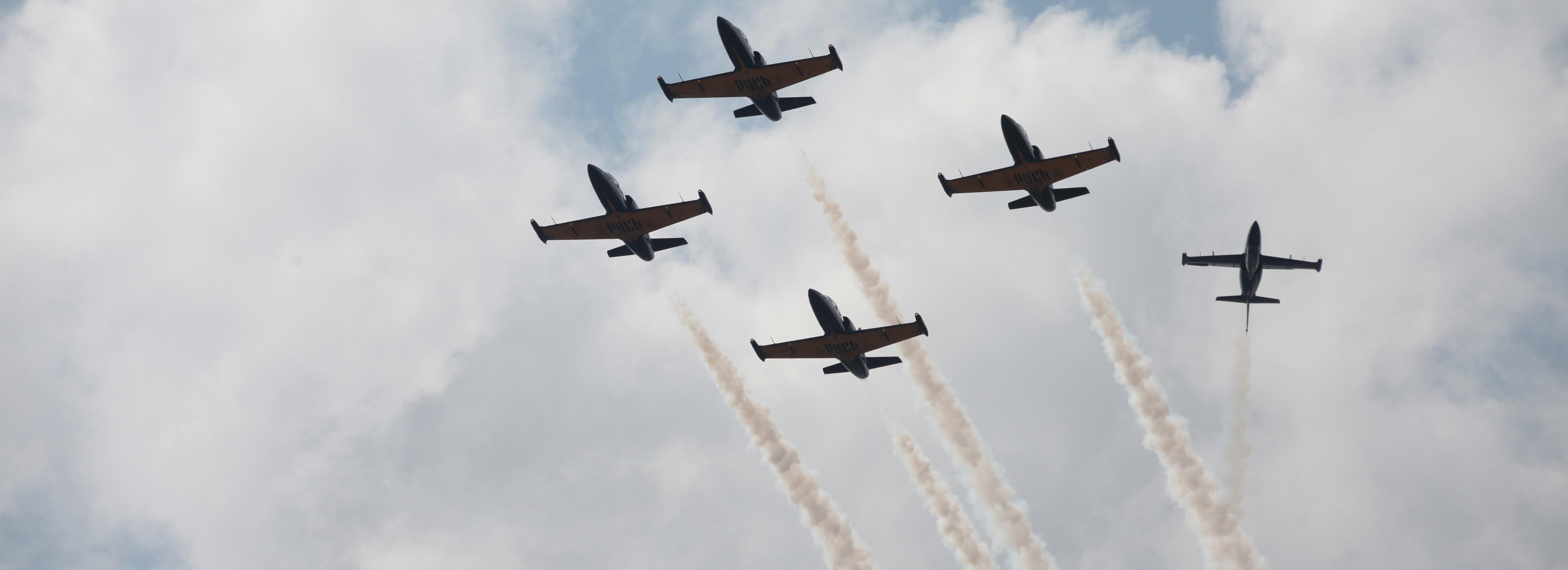 Первым делом — самолёты: под Новосибирском прошло грандиозное авиашоу