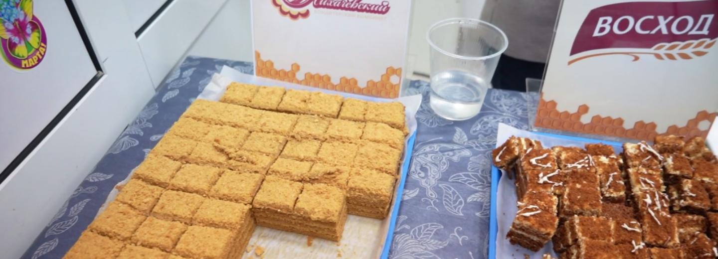 Cамое вкусное медовое пирожное вслепую выбрали новосибирцы на ярмарке