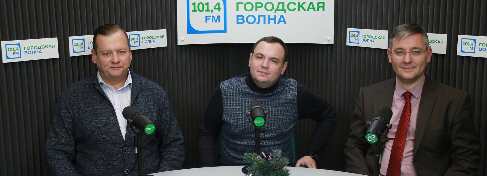 Вечерний разговор: лишняя реклама, чёрные вывески и гирлянды круглый год