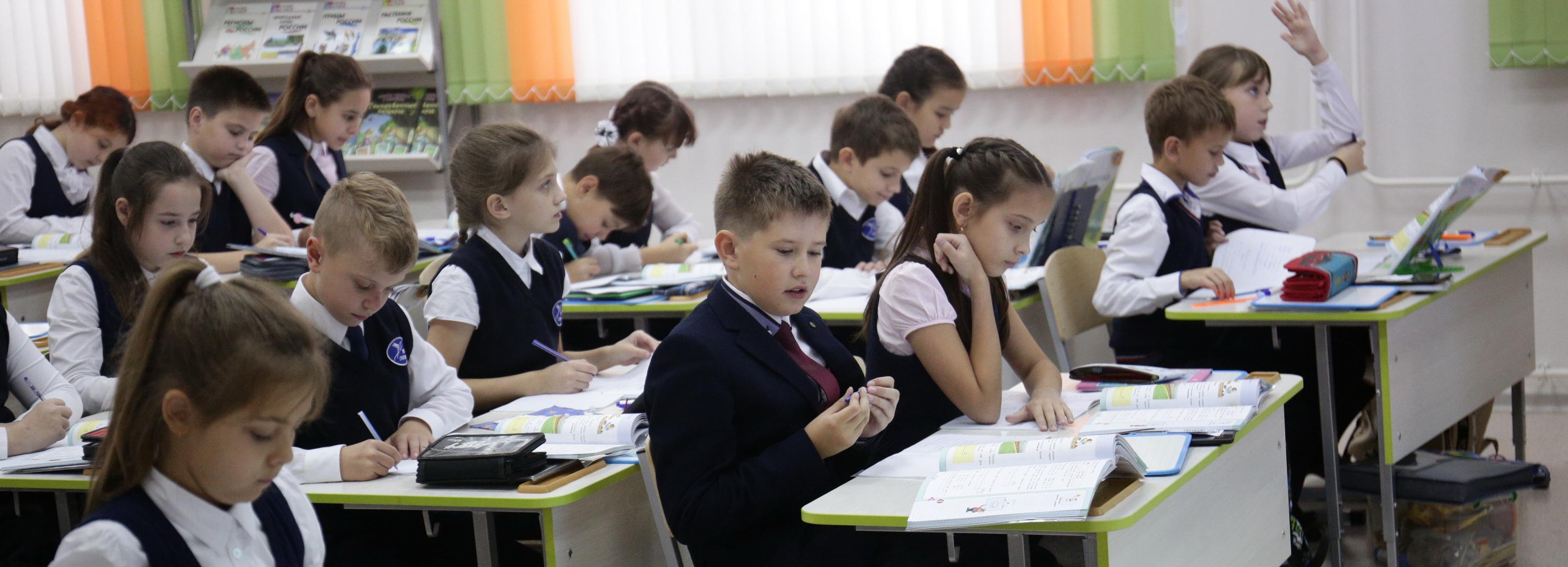 Имеют ли право забирать мобильный телефон на время урока: ответ эксперта