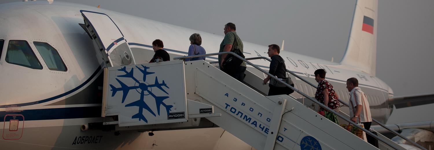 Двоих нарушителей карантина не выпустили из Новосибирска в Магадан