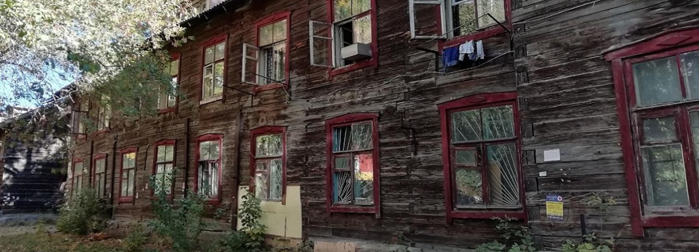 Мэрия выкупит квартиры в аварийном бараке с мансардой на Костычева