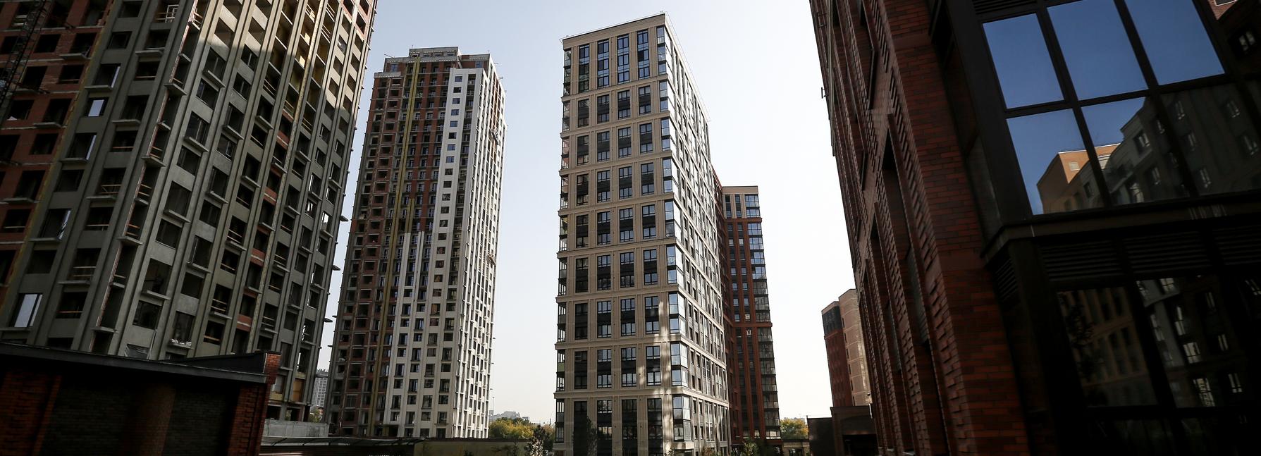 С видом на реку: за пару лет на Фабричной вырос целый квартал из высоток