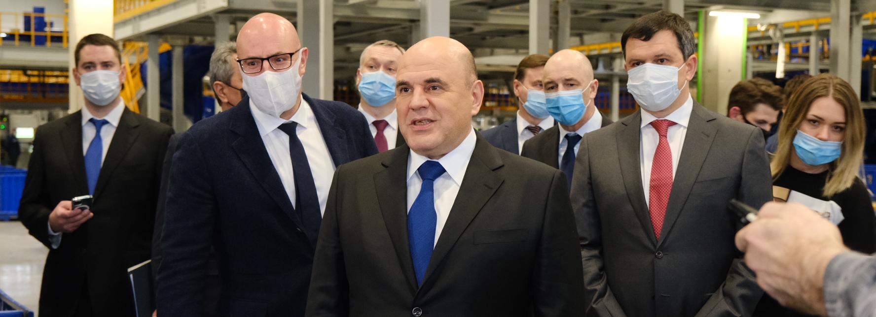 Мишустин осмотрел логистический центр «Почты России» в Новосибирске