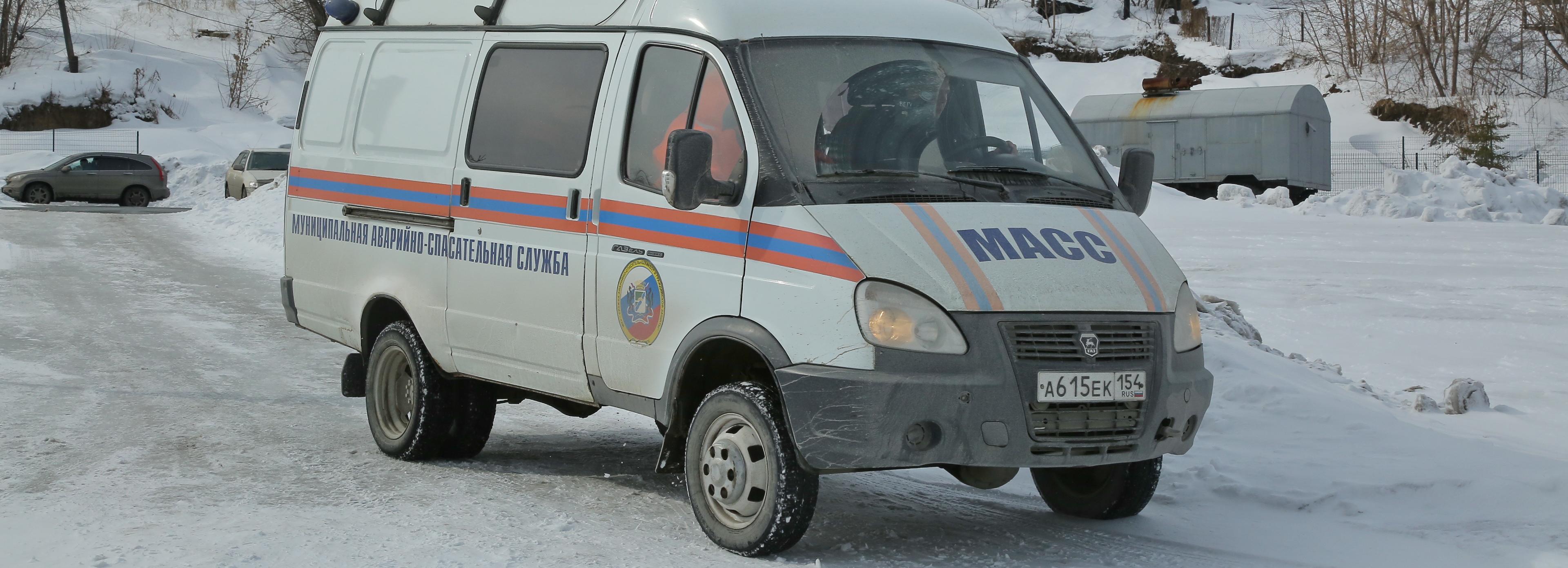 «Примёрзшего» к решётке ливнёвки мужчину спасли в Новосибирске