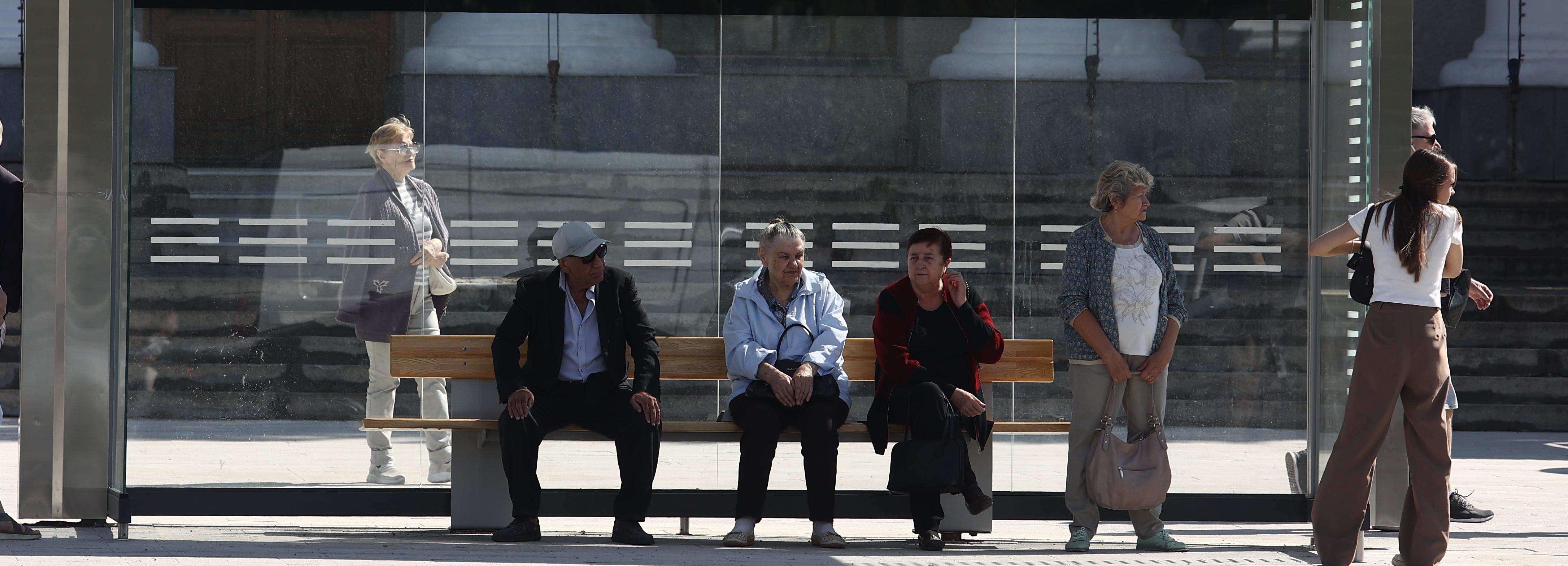 14 современных остановок разместят на левом берегу — адреса площадок