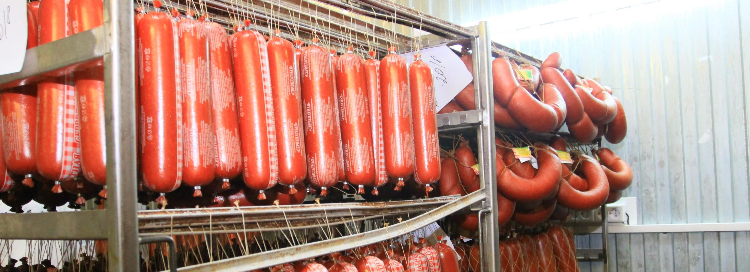 Колбасу и сервелат по акции предлагает ярмарка на Петухова