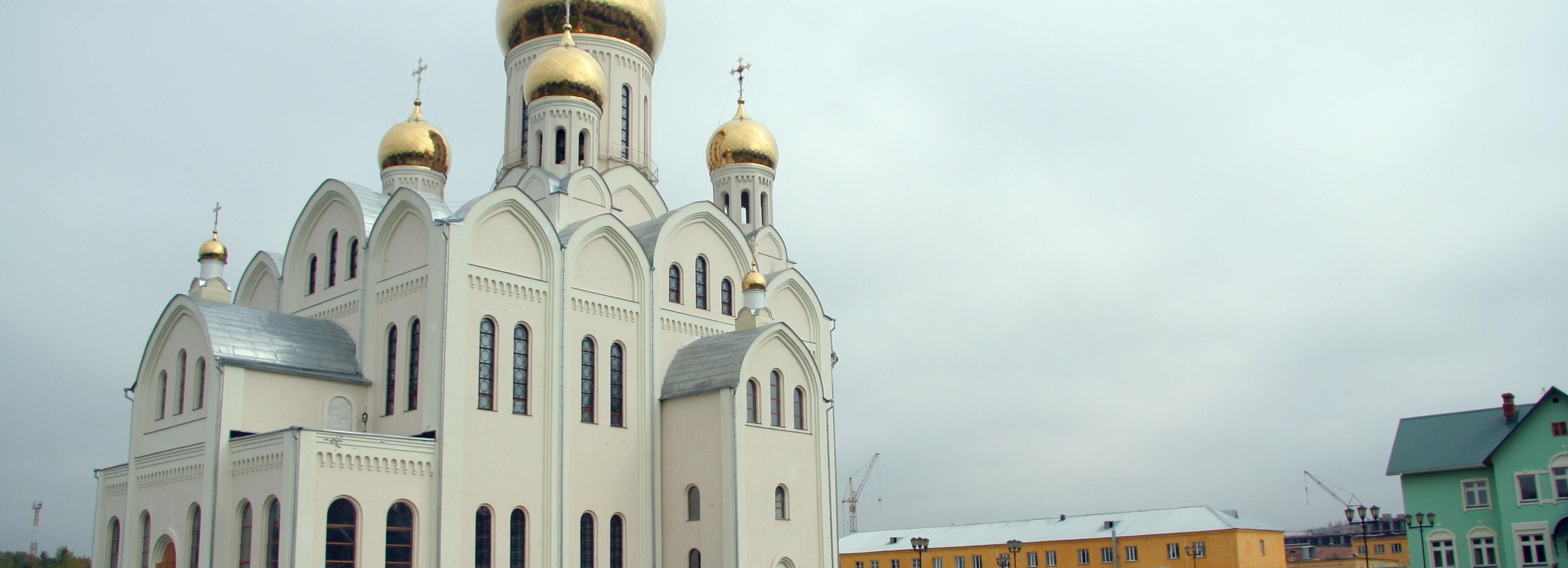 Светомузыкальное действо устроили у храма в Новосибирске в День России