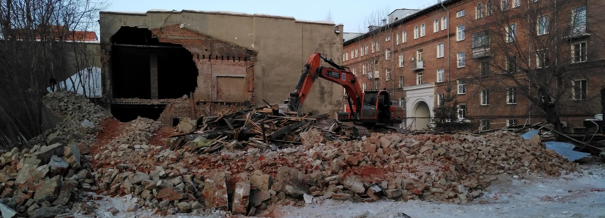 Прощай, Кларушка: в Новосибирске начали сносить старинный дом культуры