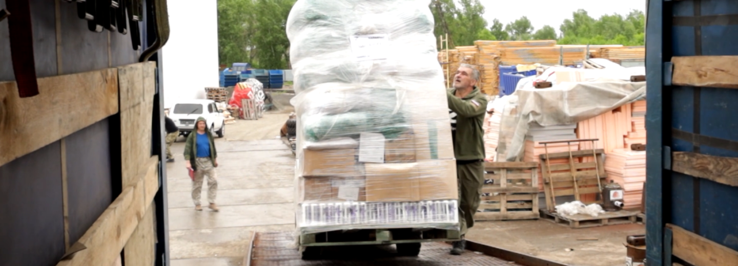 «Нужны даже металлические койки»: две фуры отправили в зону СВО