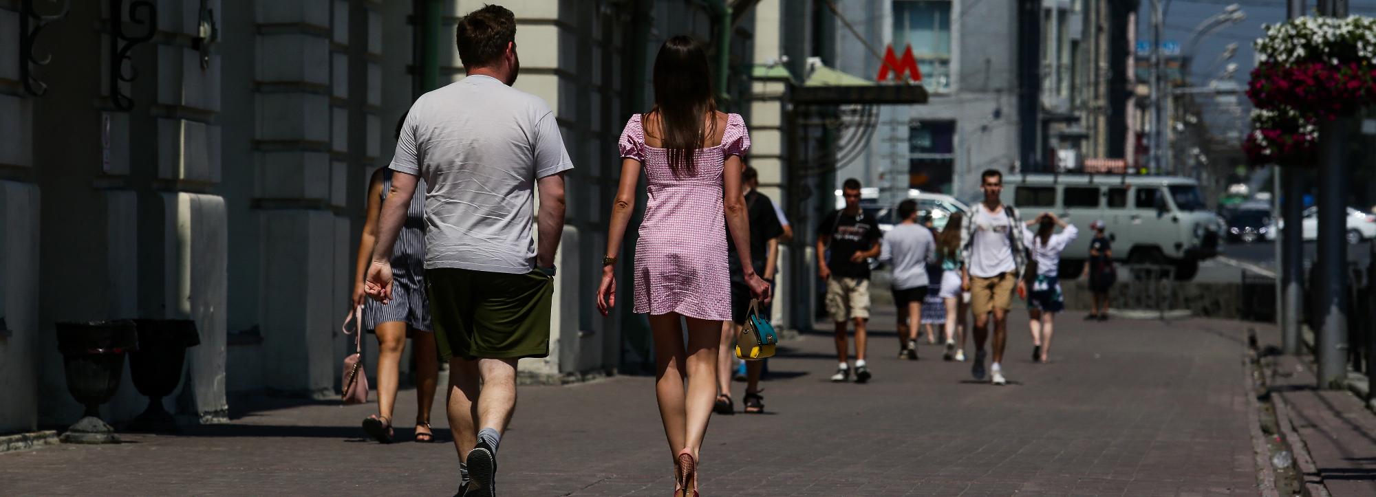 Мэр Локоть: «Люди не должны собирать пыль и грязь летней обувью»