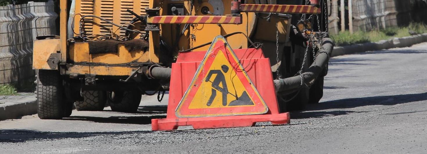 Провал на перекрестке с улицей Ленина устранят до 10 июня