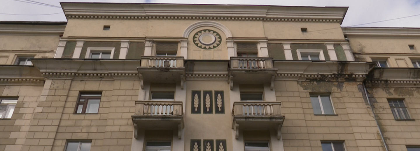 Жителей «профессорского» дома заставляют убрать кондиционеры