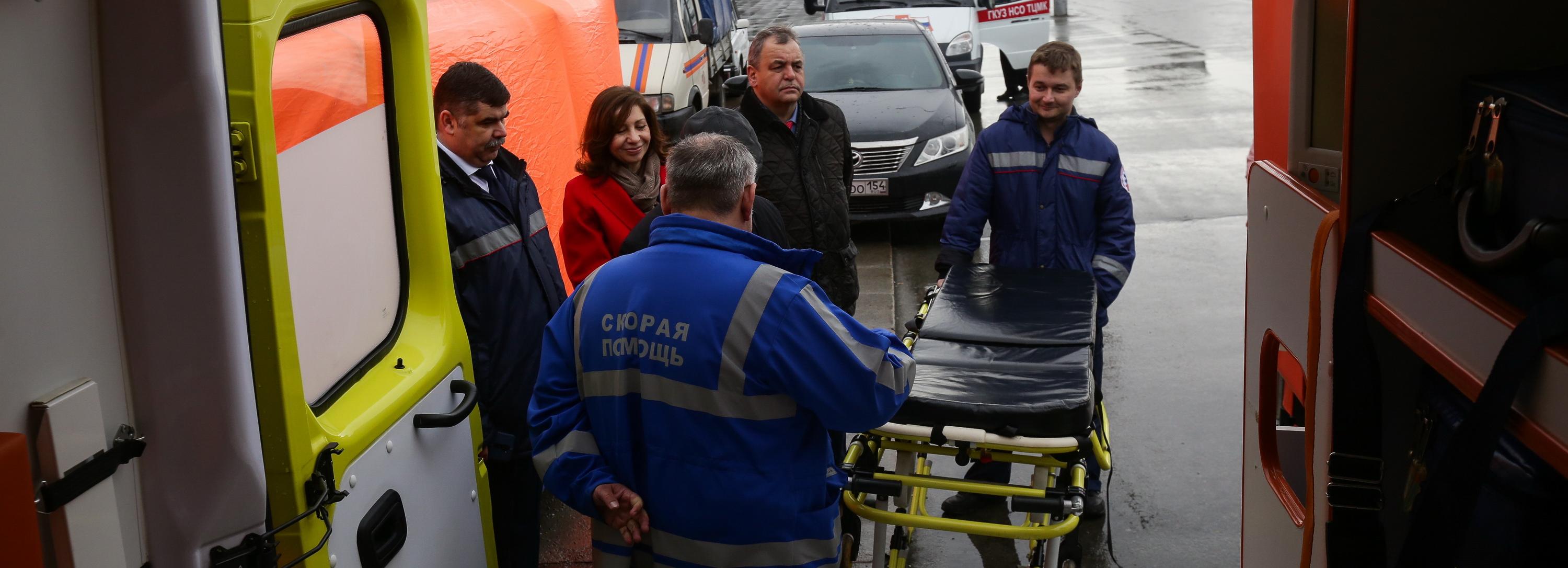 Здоровым новосибирцам показали машину скорой помощи изнутри