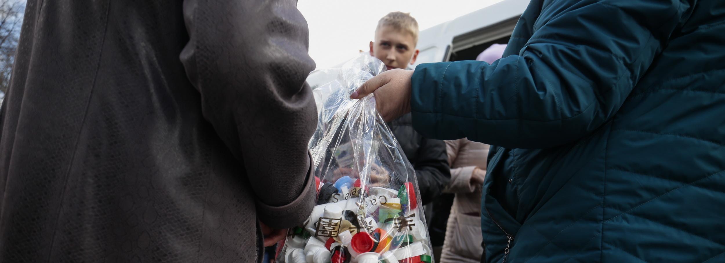 Новосибирский школьник сдал 20 000 крышечек и установил рекорд