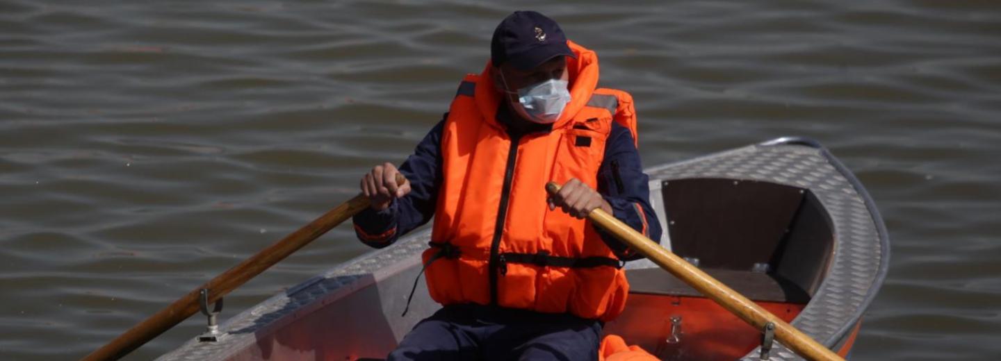 Три лодки с рыбаками перевернулись на Оби в Новосибирске