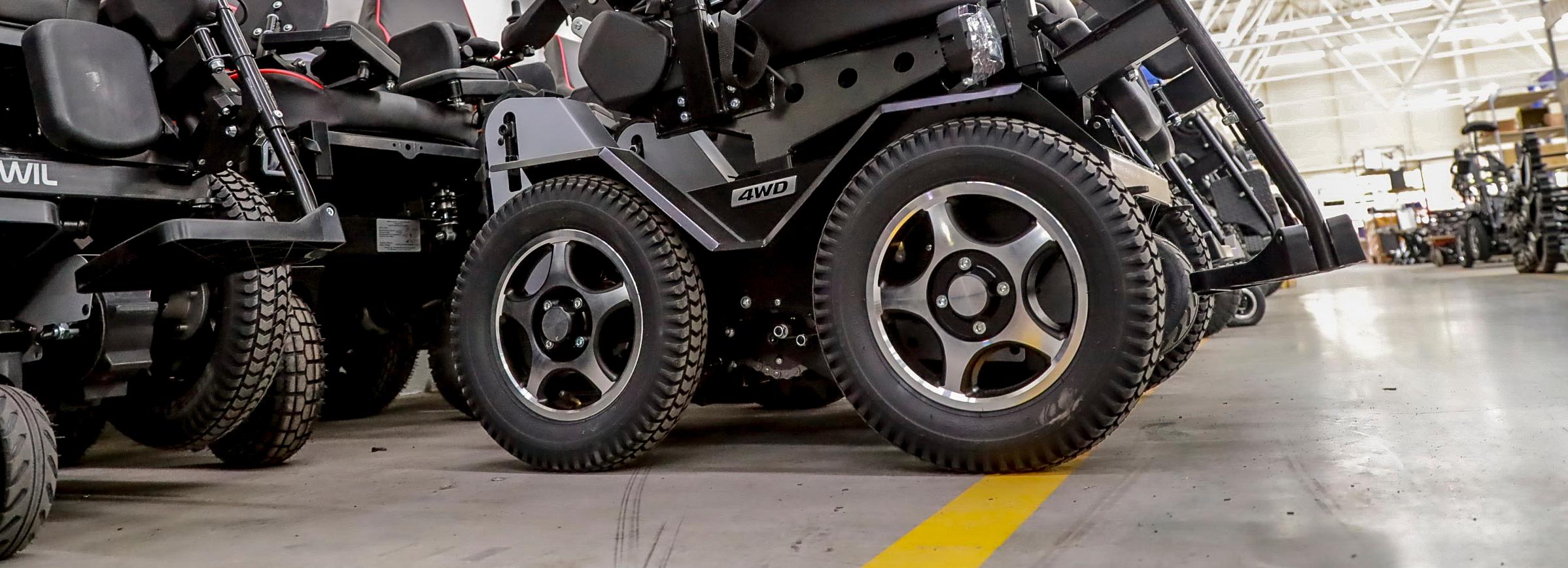 Как в Новосибирске делают серийные коляски-ступенькоходы: фоторепортаж