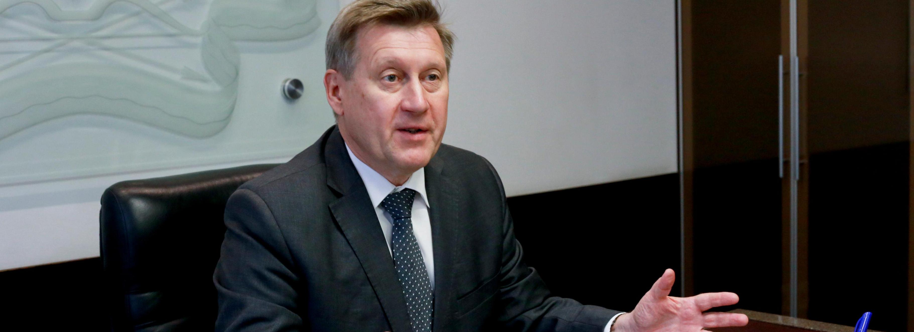 Мэр Локоть перечислил часть своей зарплаты Донбассу