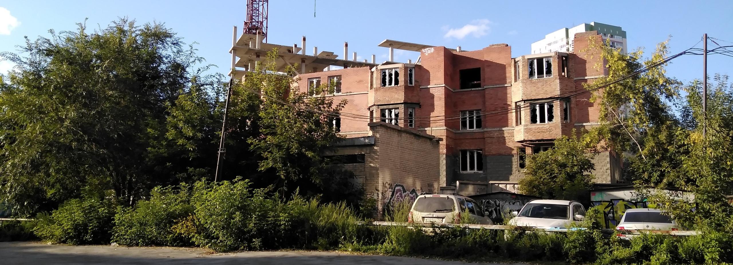 Наметилось решение судьбы 25-летнего долгостроя возле ЦУМа