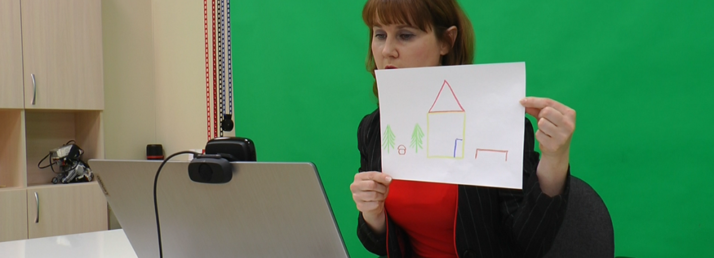 Семьи с детьми-инвалидами проходят реабилитацию онлайн в Новосибирске