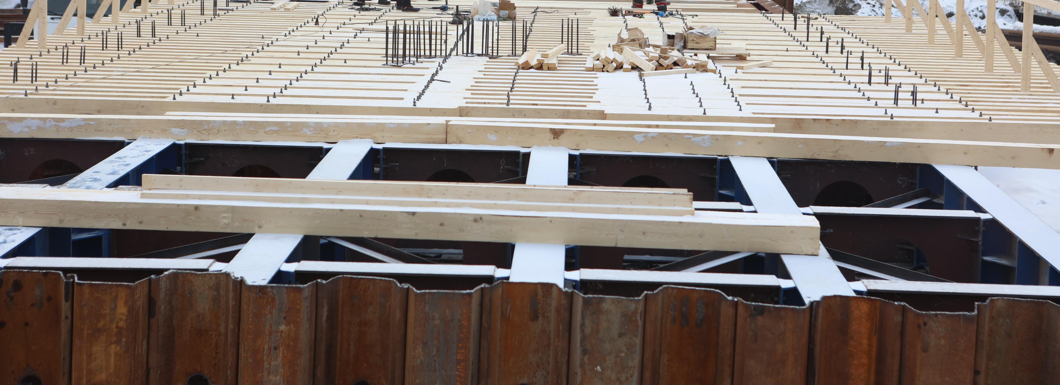 Движение по временному мосту через Карасук откроют после паводка