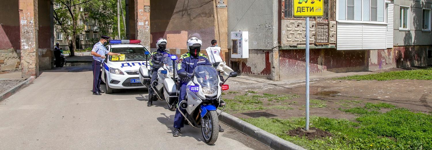 Девять детей попали под машины в новосибирских дворах