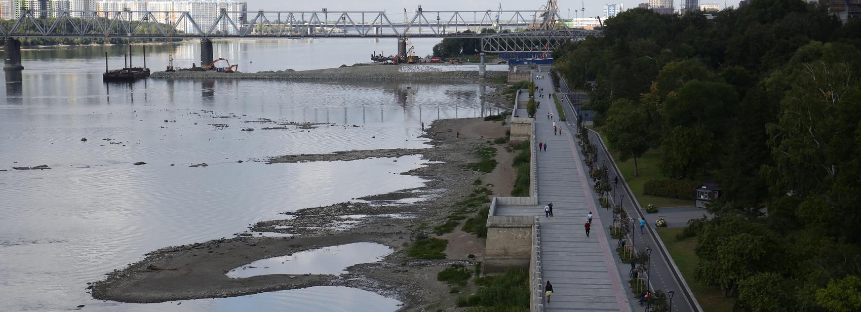 В Новосибирске вода в Оби сильно отошла от берегов