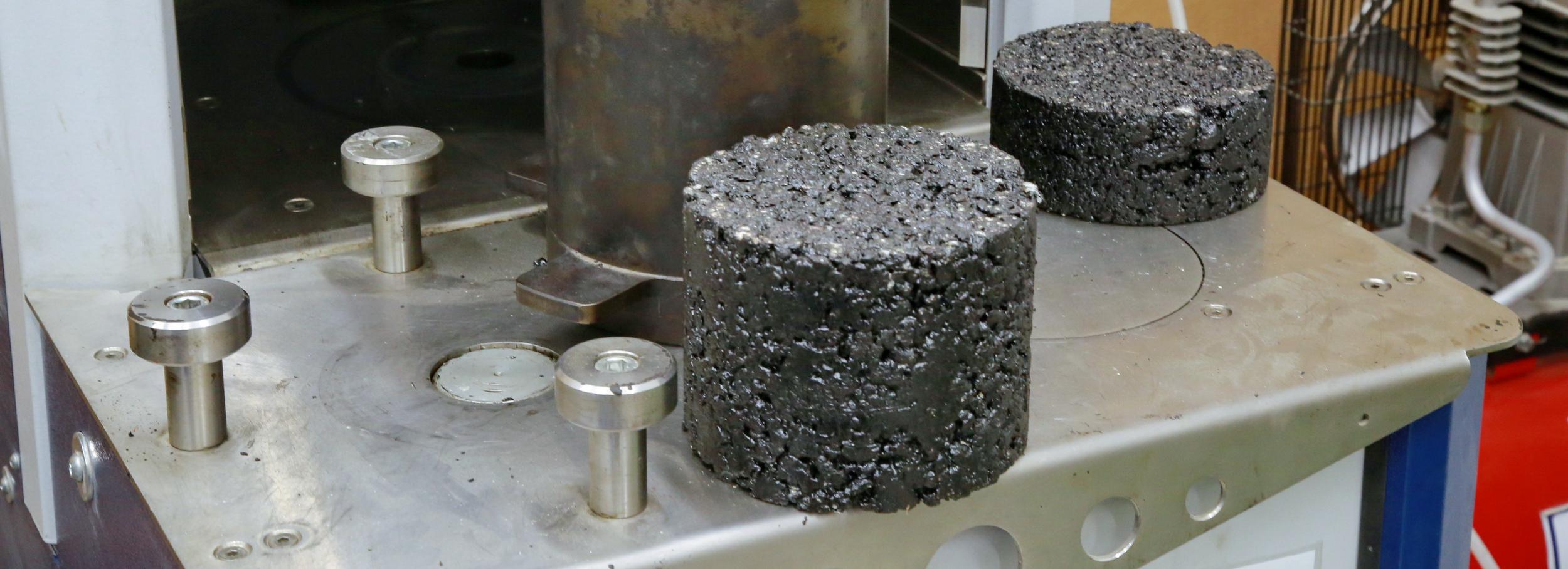 Новый асфальт в Новосибирске проверяют на стойкость к износу и морозам