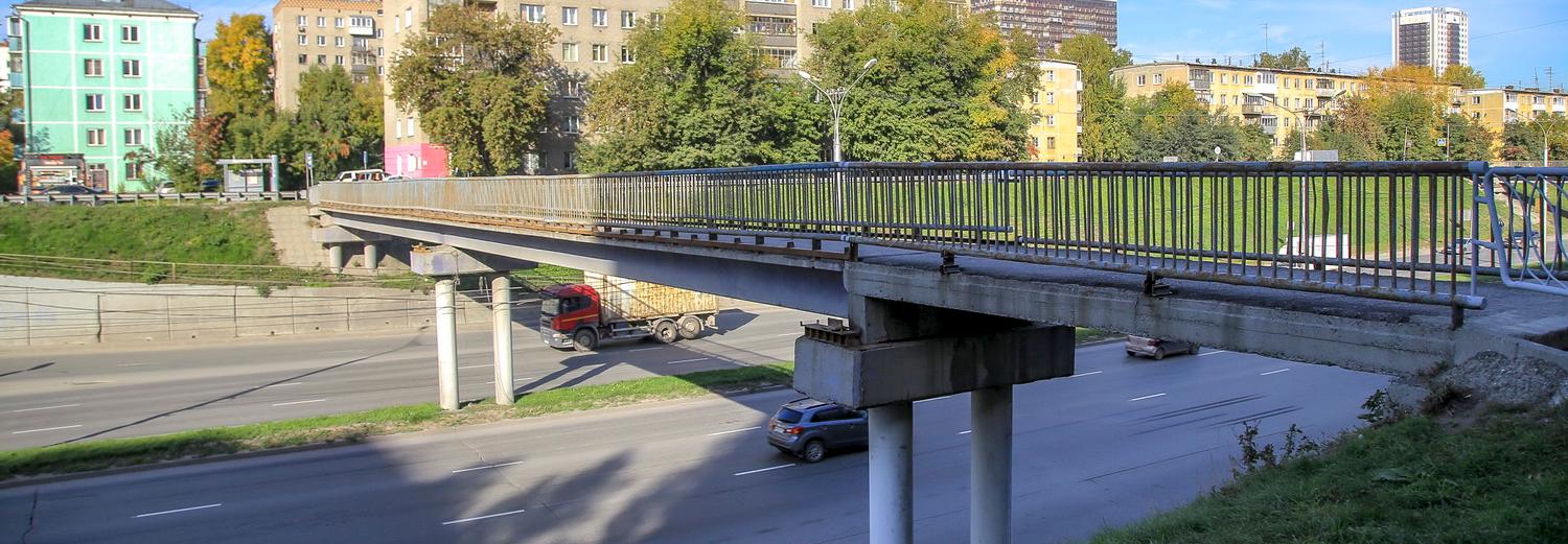 Дырявые галереи убрали с пешеходных переходов над Ипподромской