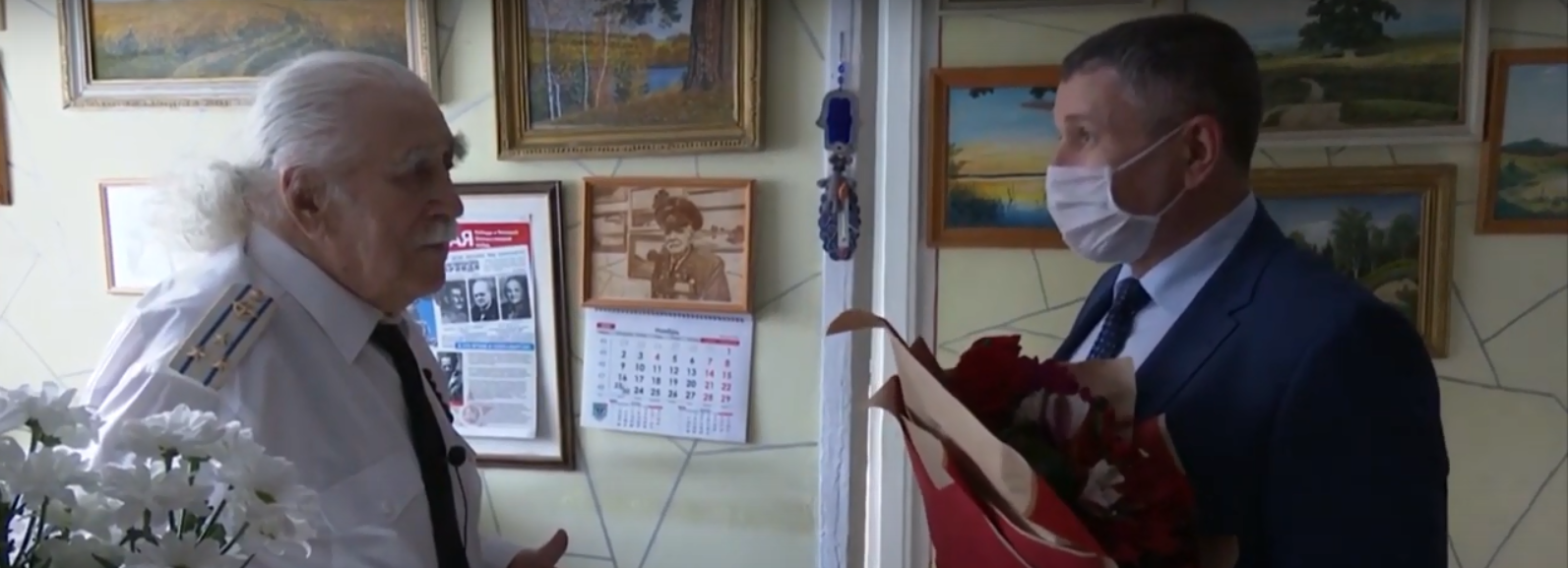 100-летний юбилей отметил новосибирский лётчик Яков Осадчий