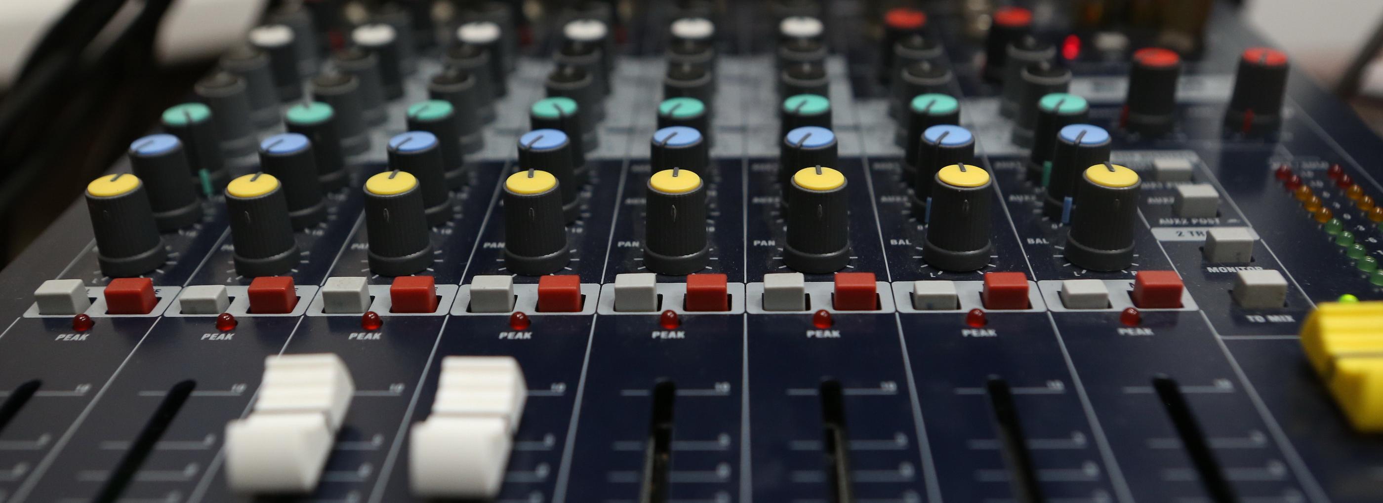 Легко ли быть блогером — слушайте в прямом эфире Горволны