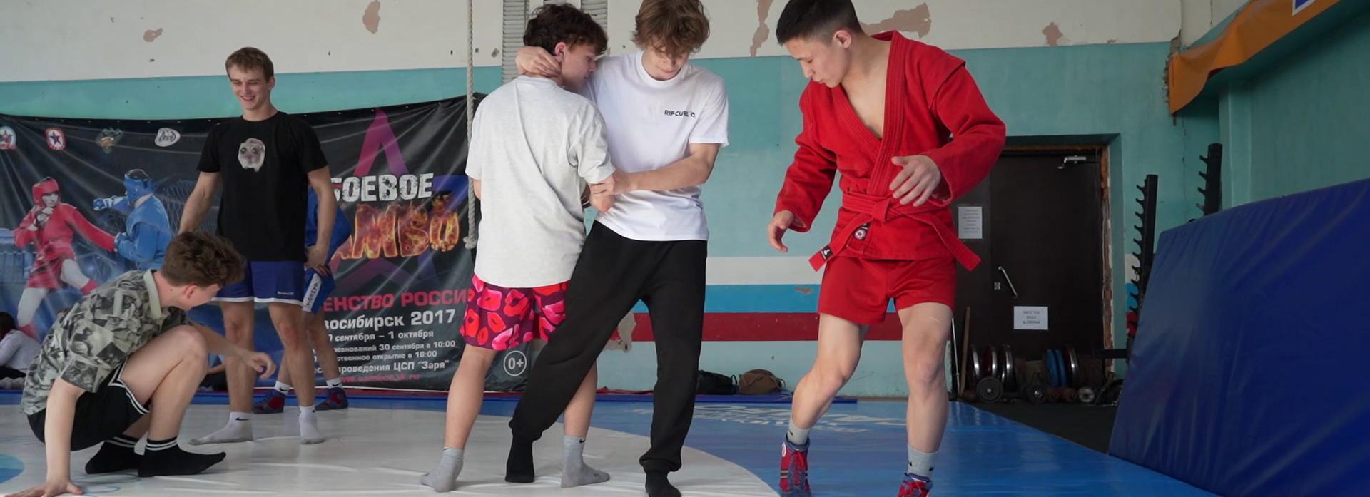 Приёмы самозащиты показали на открытом уроке в центре самбо НГПУ