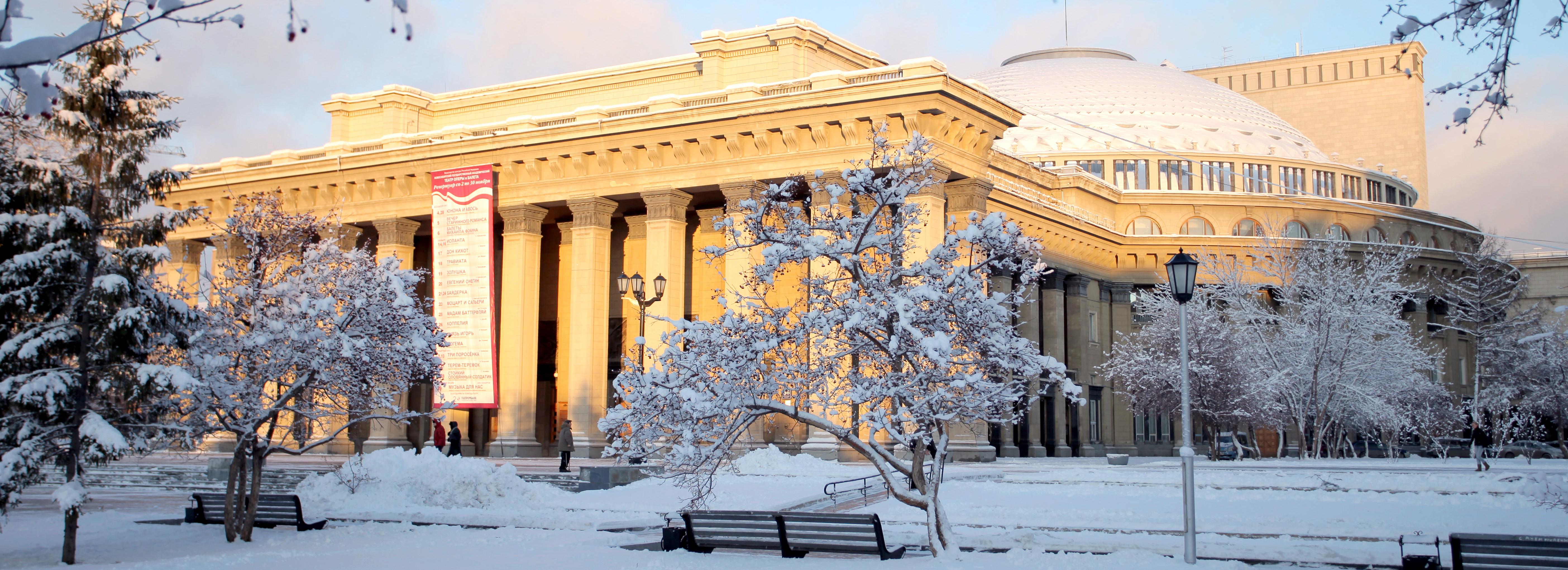 18-килограммовый оперный театр из пряничного теста слепят в Новосибирске