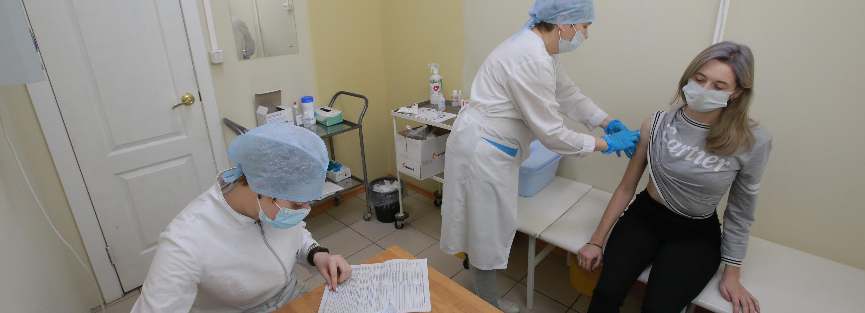 Заболеваемость COVID-19 в Новосибирской области выросла на 5% за неделю