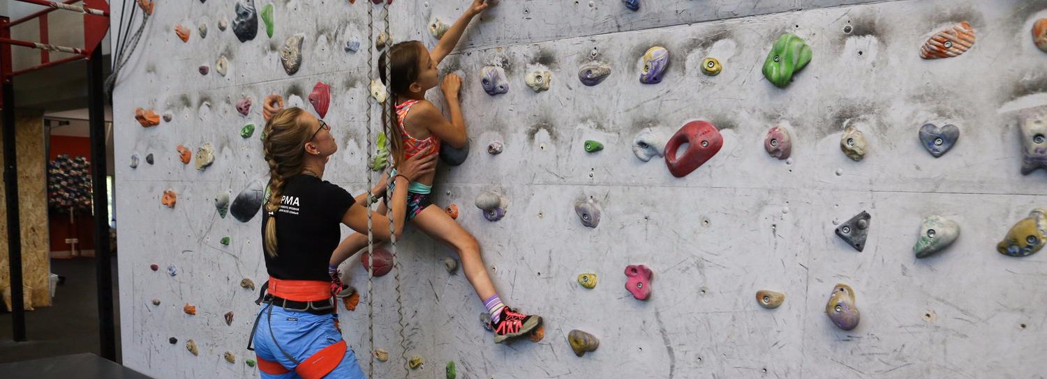 От скалодрома к настоящим скалам: как стать альпинистом в Новосибирске