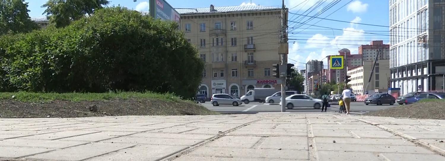 Экологичной плиткой выложили тропинку у станции метро «Октябрьская»