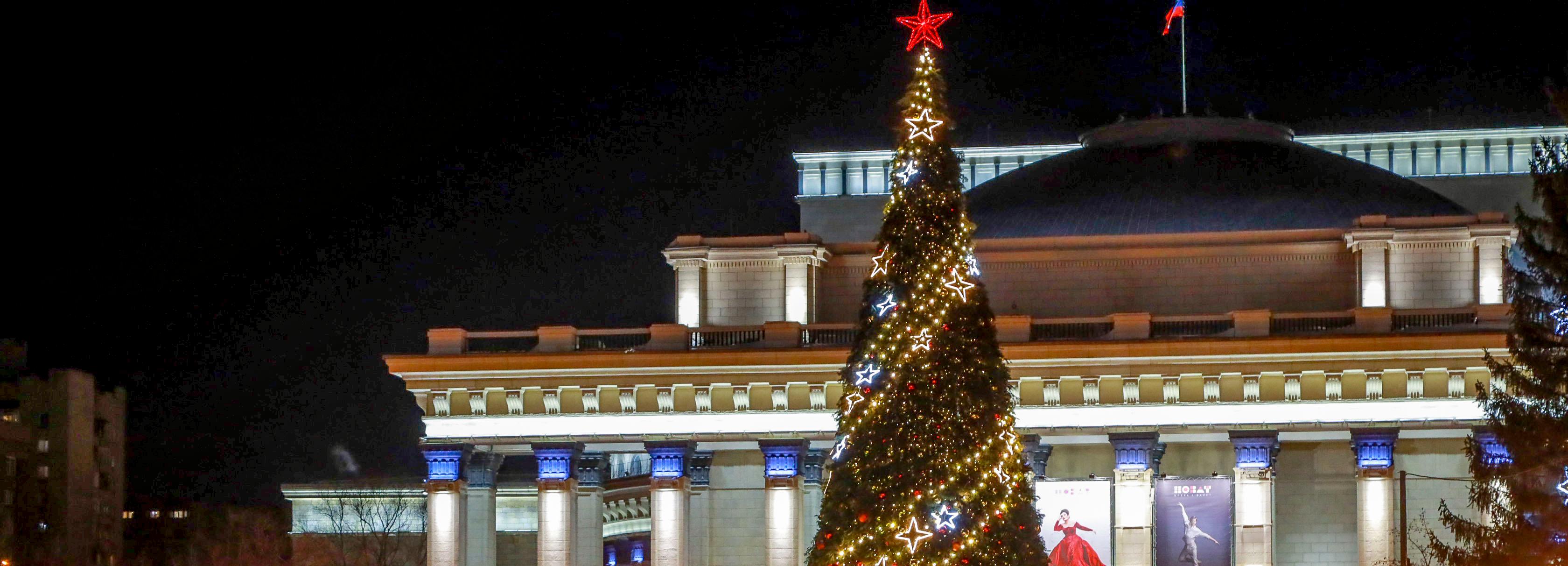 Ёлку в Театральном сквере могут начать убирать 15 февраля