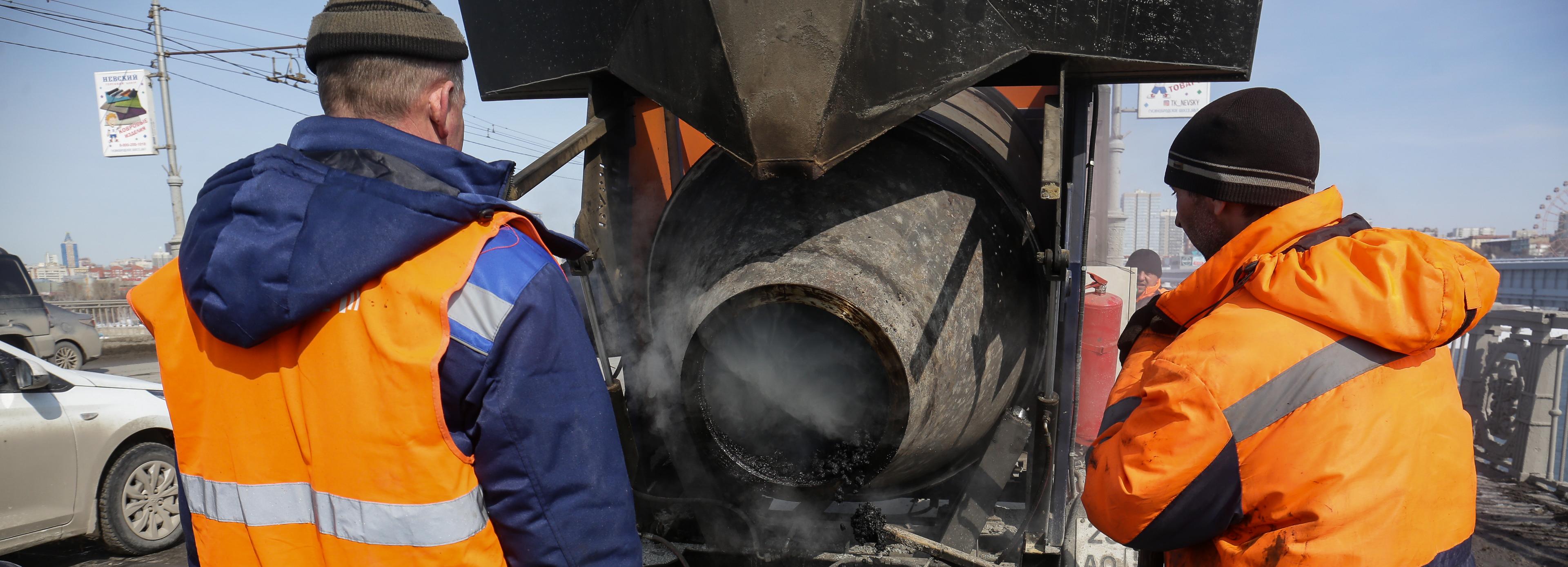 Дорожная кухня: как варят асфальт для выбоин в Новосибирске