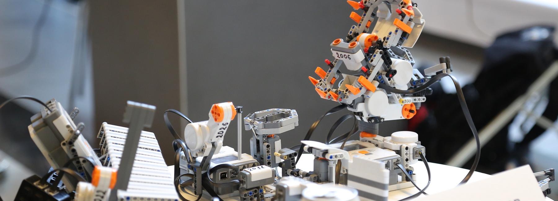 В Новосибирске сделали робота для замера температуры у посетителей ТЦ