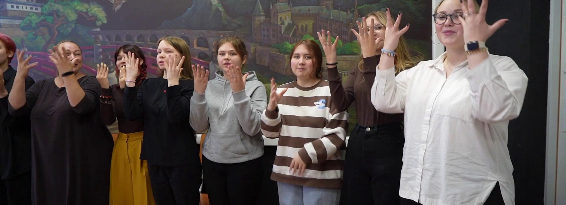 Язык жестов: как начать общение с глухим человеком