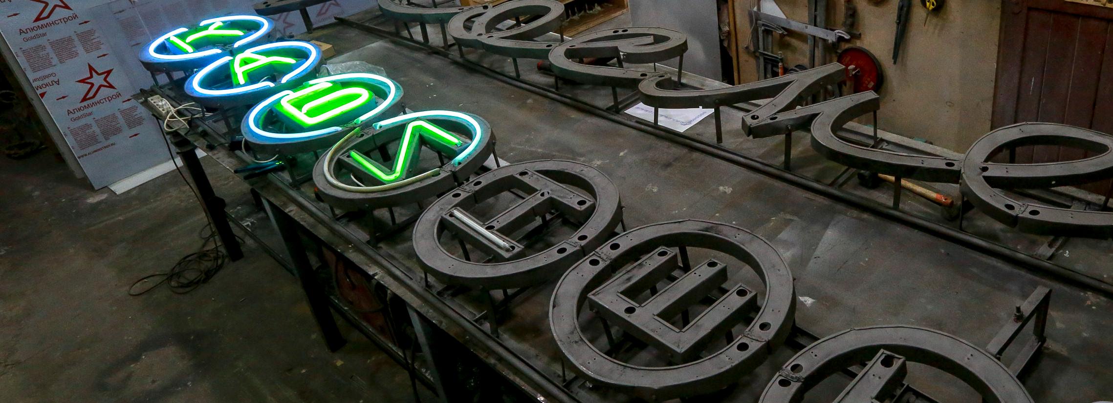 Если вы пропустили: троллейбус без рогов, квест про Колю и неоновый бум