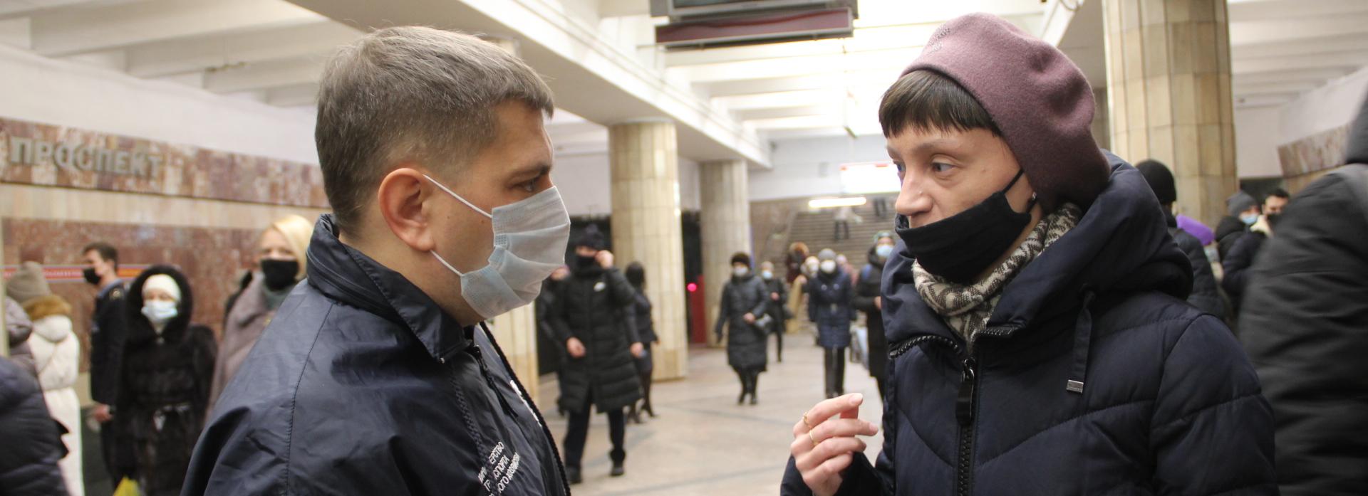Четырёх пассажиров без масок выгнали из метро Новосибирска