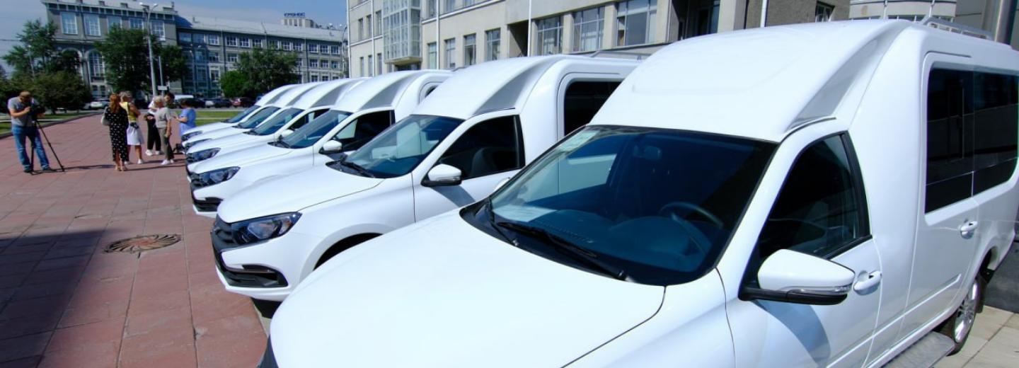 Семьи с детьми из ЛНР получили «Лады Гранты» в Новосибирске