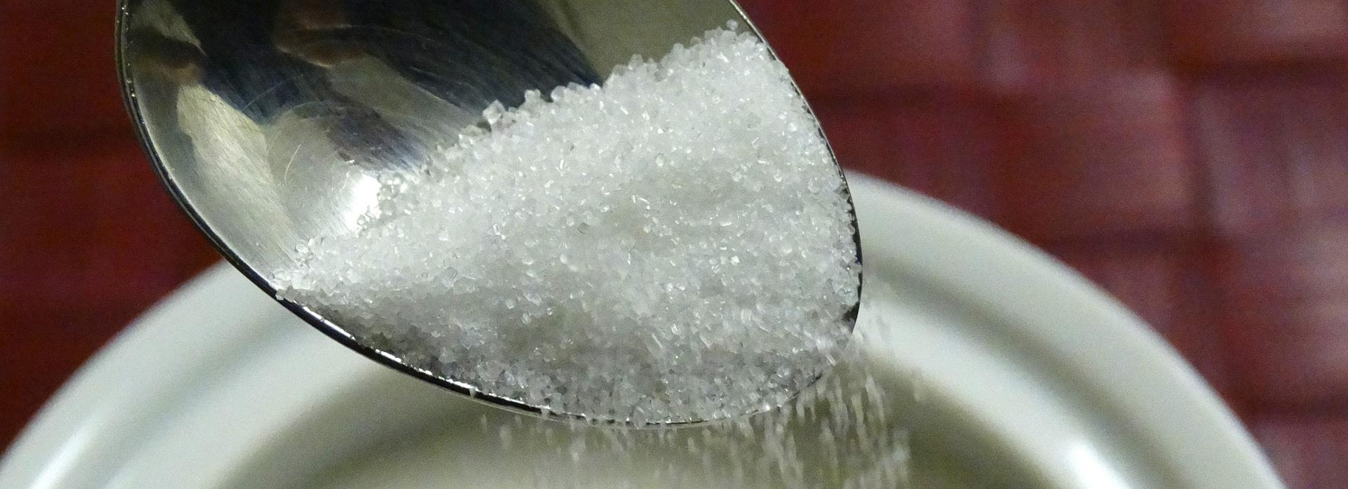 Белое золото: сахар круглосуточно фасуют и развозят по Новосибирску