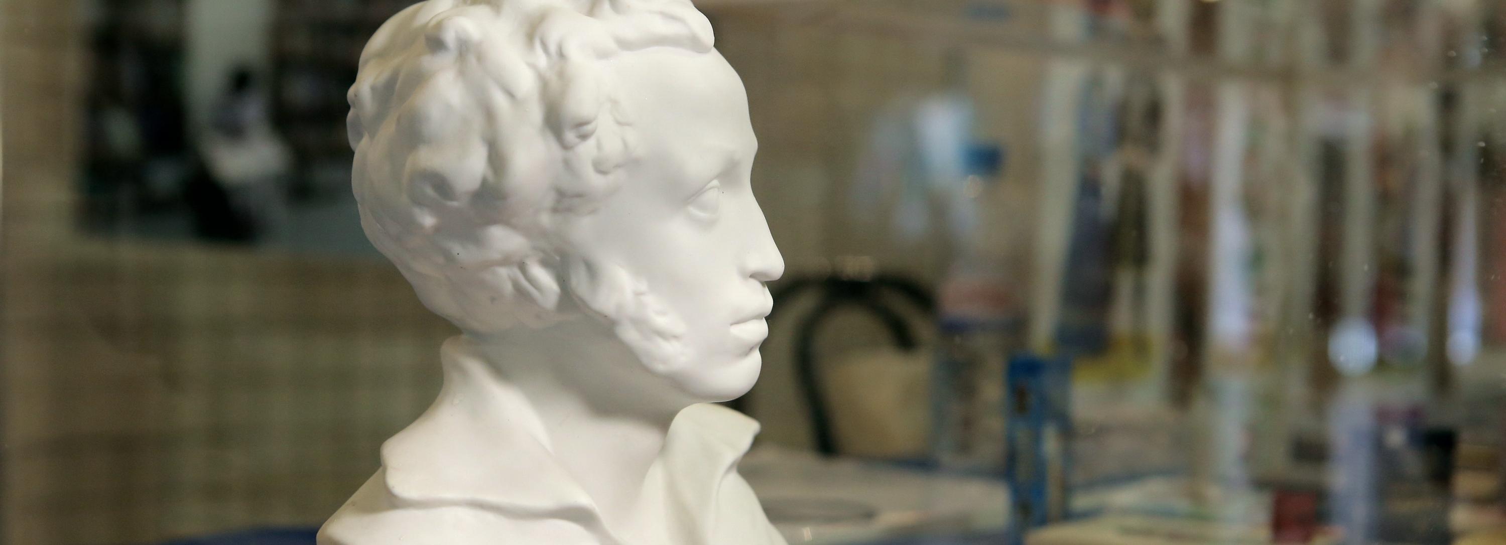 Студенты смогут ходить в театры и музеи бесплатно по «Пушкинской карте»