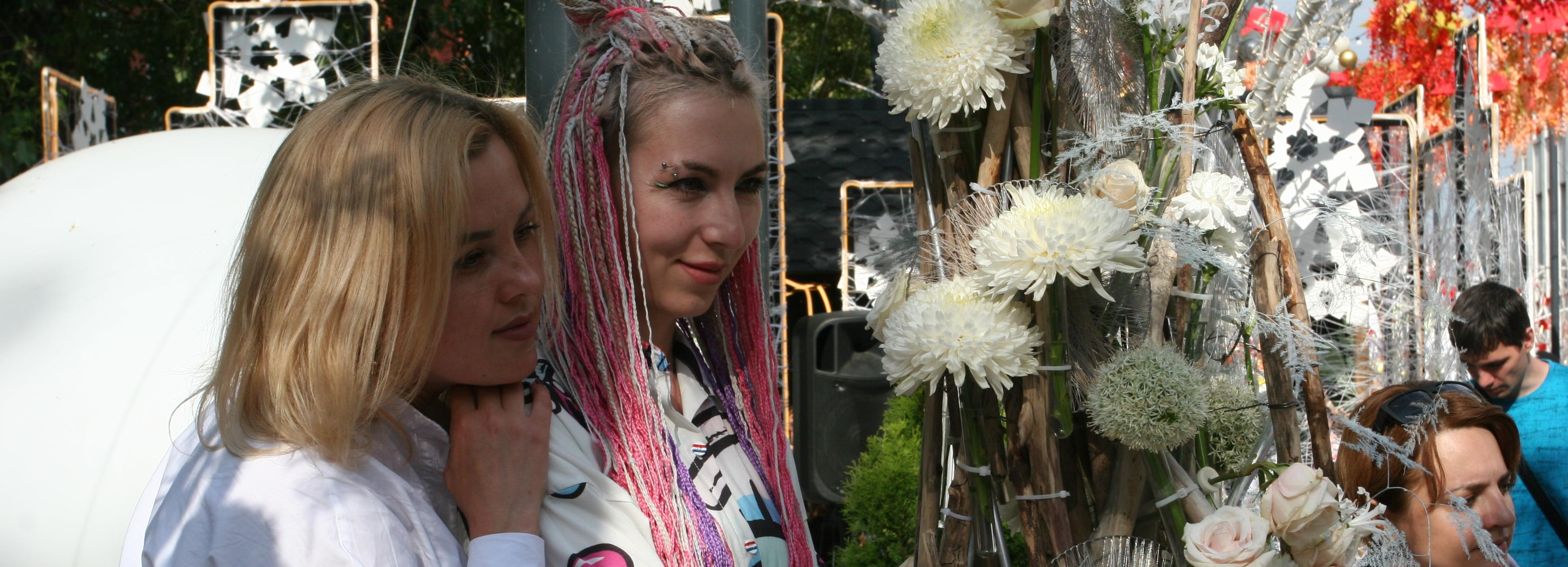 Цветочные композиции на улице Ленина восстановят и оставят до конца июля