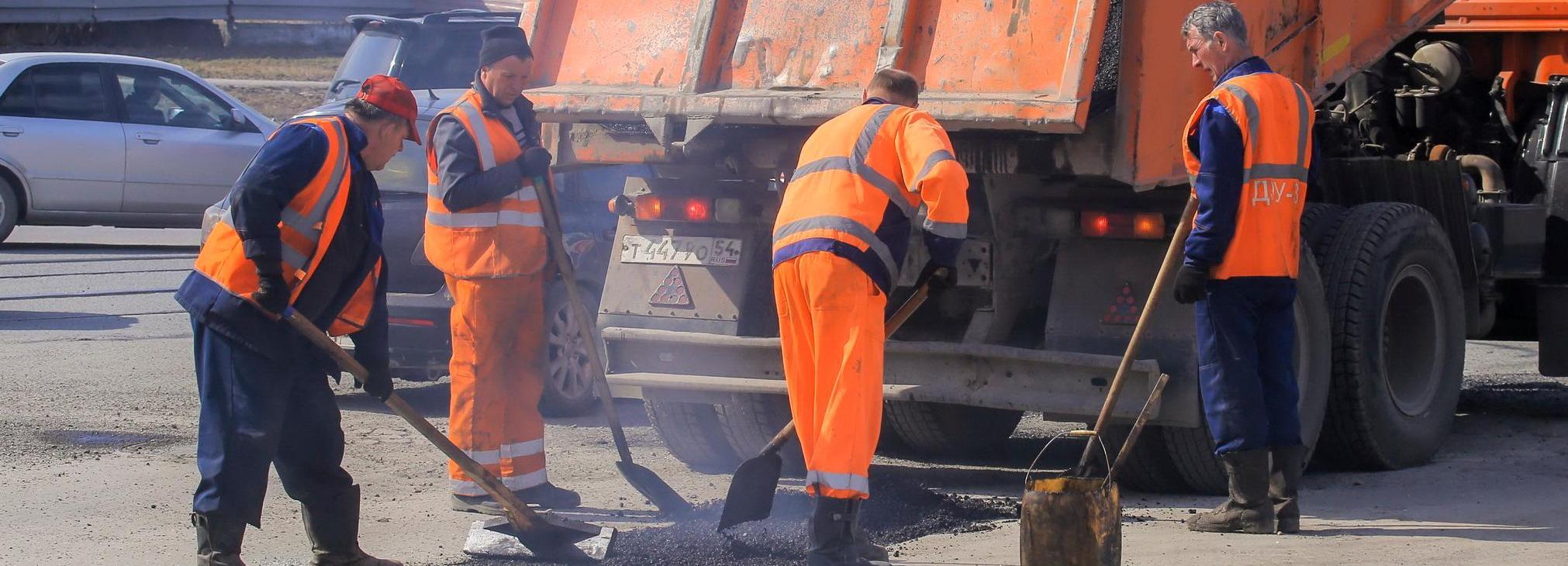 На мостах на выездах из Новосибирска сделали ямочный ремонт